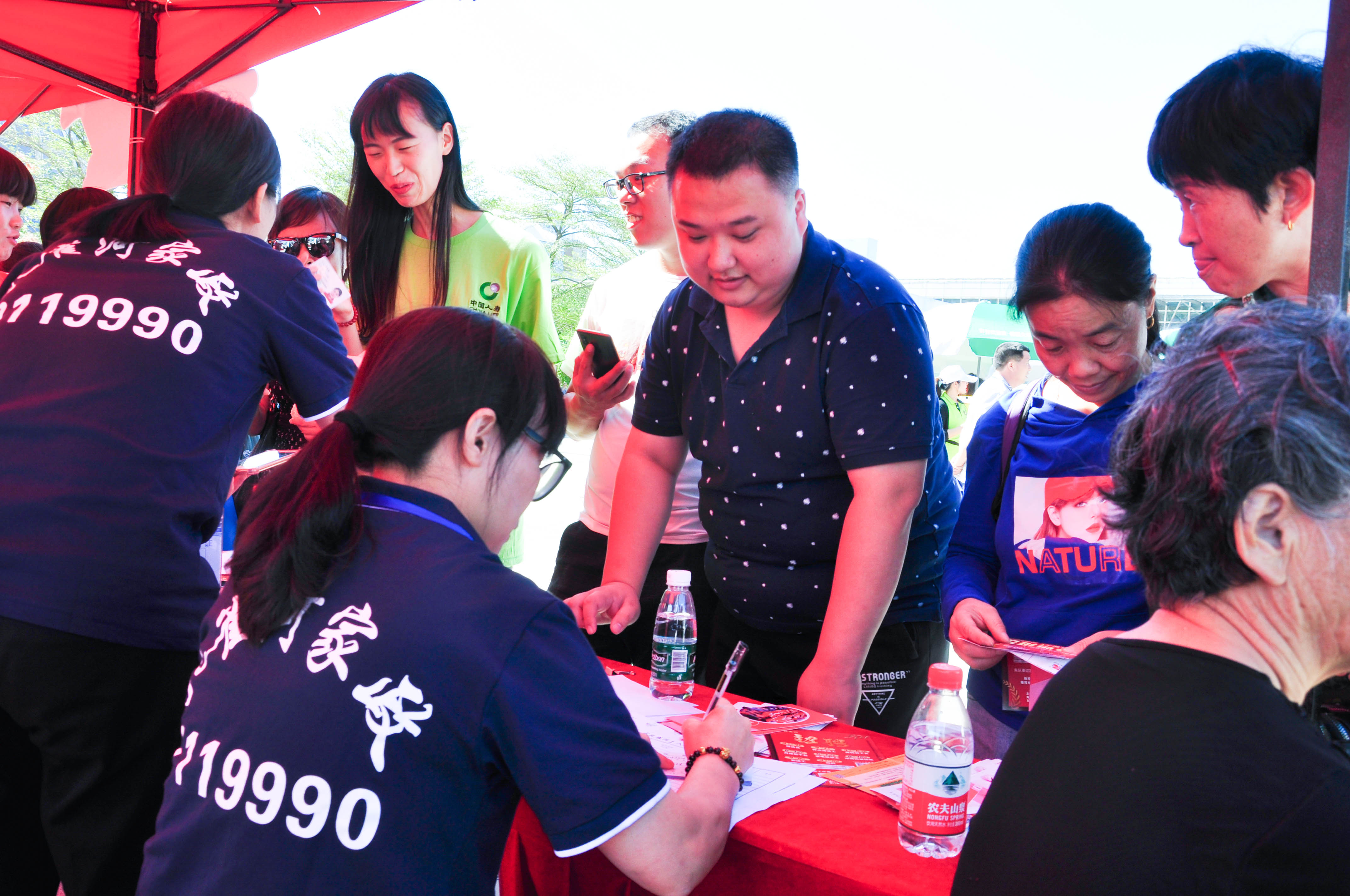 �g��Ц�Z��һ����ʮ�˰���ˇ�R�ψ�������ȸ�������B�T�е����ü�����(ji��)